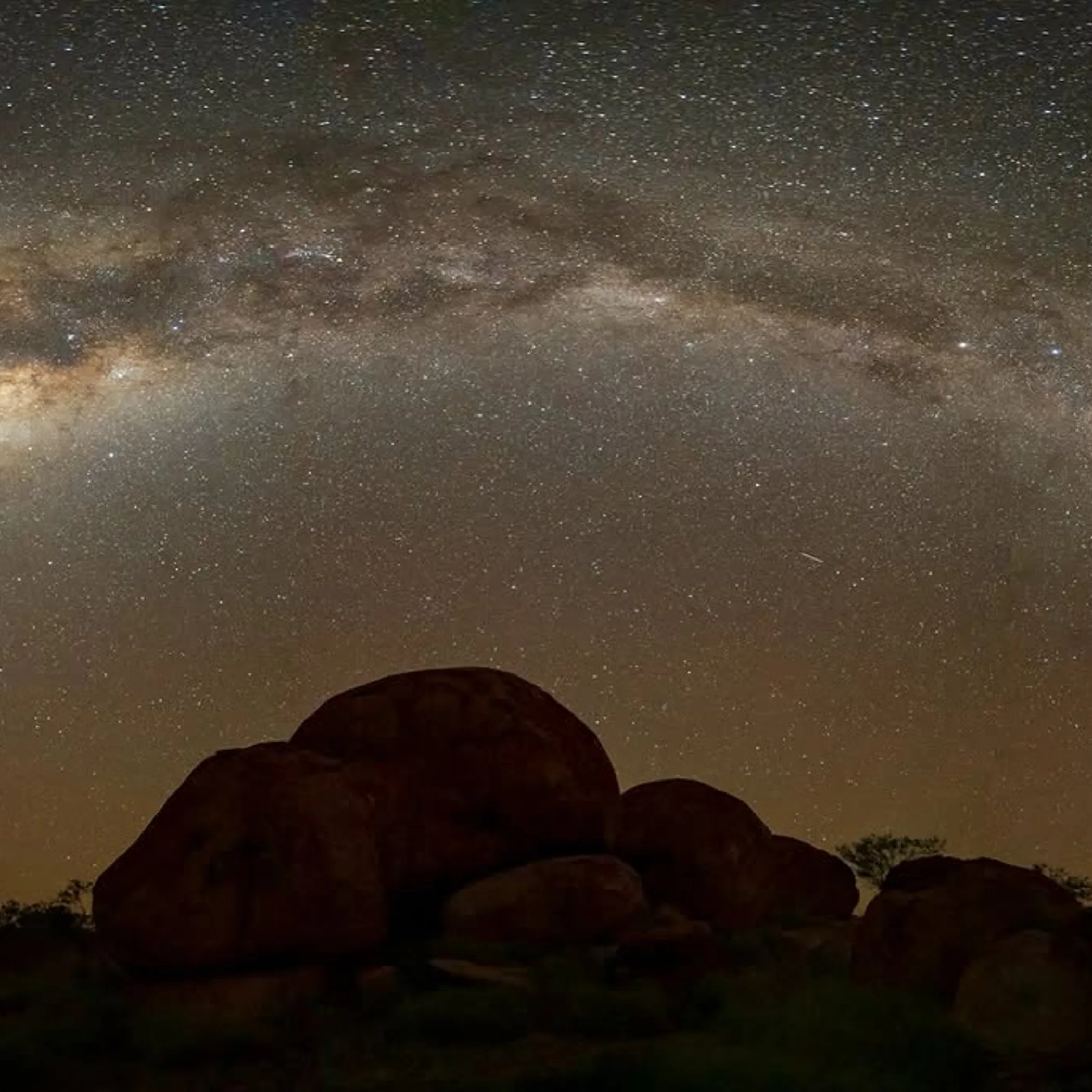 red centre night sky with stars